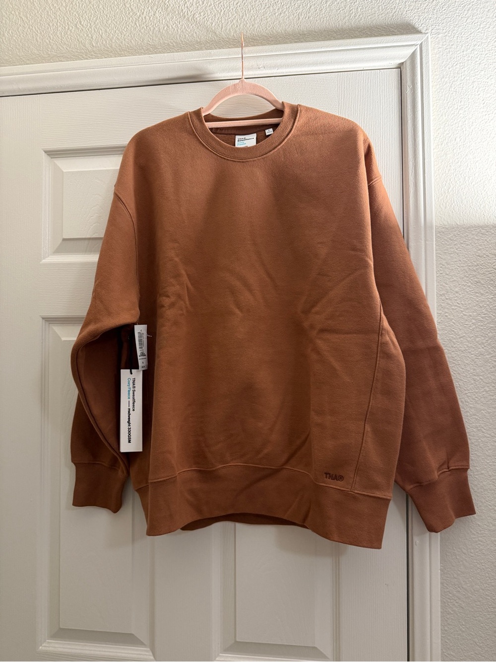 Aritzia TNA Sweatfleece Cozy Fleece Boyfriend Fit Crewneck Sweatshirt in Teddy B - Picture 1 of 9
